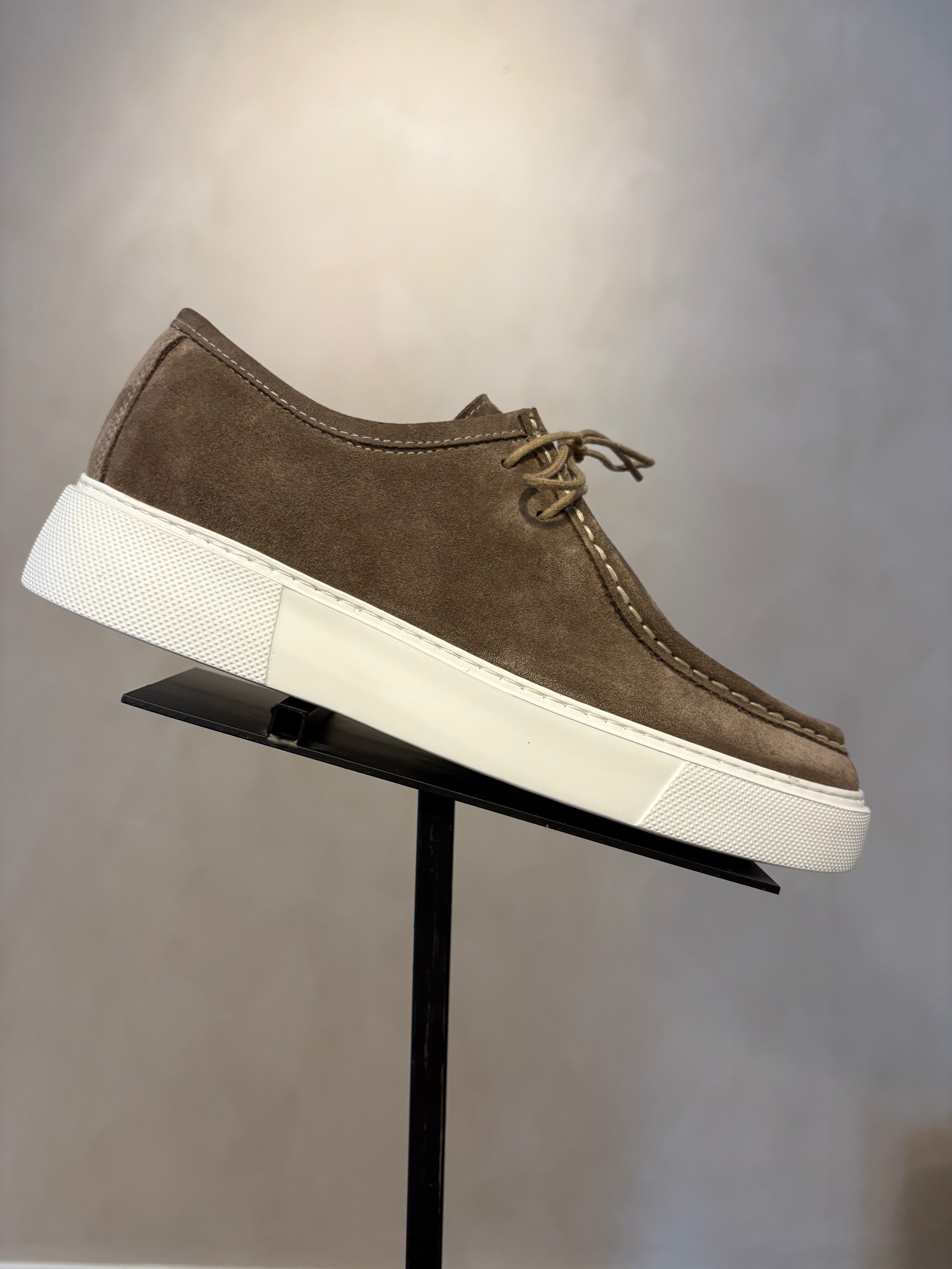 Suede Loafers Met Veters Taupe